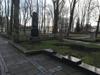 Большое кладбище, Рига, февраль 2020 г. Расположение могильных табличек возле памятника Кришьянису Валдемарсу (1825-1891)