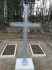 Кладбище «Meža», Елгава, лето 2019 г. Металлический крест, установленный на бетонном постаменте.