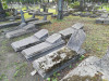 Кладбище «Līvas», Лиепая, сентябрь 2019 г. Довоенные охели-'надгробники'.
