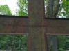 Кладбище «Baložu», Елгава, осень 2019 г. Металлический крест на металлическом постаменте.