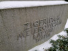 Кладбище Межа, Рига, 21.01.2021. Эпитафия, выполненная рельефным шрифтом, на монументе З.А. Мейеровицса.