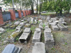 Еврейская часть кладбища «Līvas», Лиепая, сентябрь 2019 г. Бетонные надгробия.
