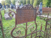 Металлическая табличка на надгробии Līvas kapi, Liepāja