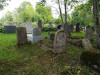 Иудейское (еврейское) кладбище Лудзы, июль 2020 г. Надгробия 20-30 годов 20 века на фоне современной части кладбища.