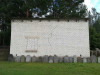 Иудейское (еврейское) кладбище Асоте, Крустпилс, июль 2020 г. Ритуальное строение 'бейт-хатара' с тыльной стороны.