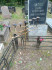 Иудейское (еврейское) кладбище Асоте, Крустпилс, июль 2020 г. Ритуальные подсвечник-минора слева от стелы на месте братского захоронения.