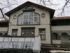 Рига, март 2023, Вецмилгравис. Центральный вход ''Burtnieku mājas'' со стороны музыкальной школы.