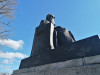 Сигулда, апрель 2023, памятник Кришьянису Баронсу. Вид с правой стороны памятника.