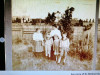 Лина Бароне с детьми возле дуба Кр. Баронса. Фото из интернета