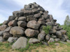 Каменная пирамида в Валпене. Июнь 2023. Южная сторона пирамиды