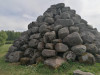 Каменная пирамида в Валпене. Июнь 2023. Северная сторона пирамиды